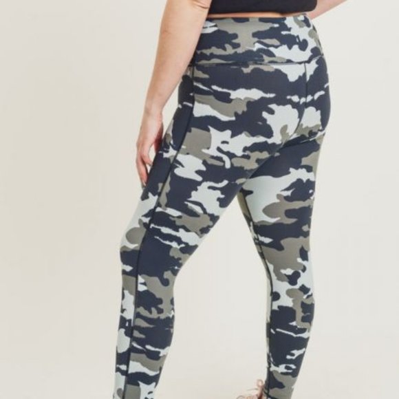 Plus Size Camo Leggings - Picture 2 of 6